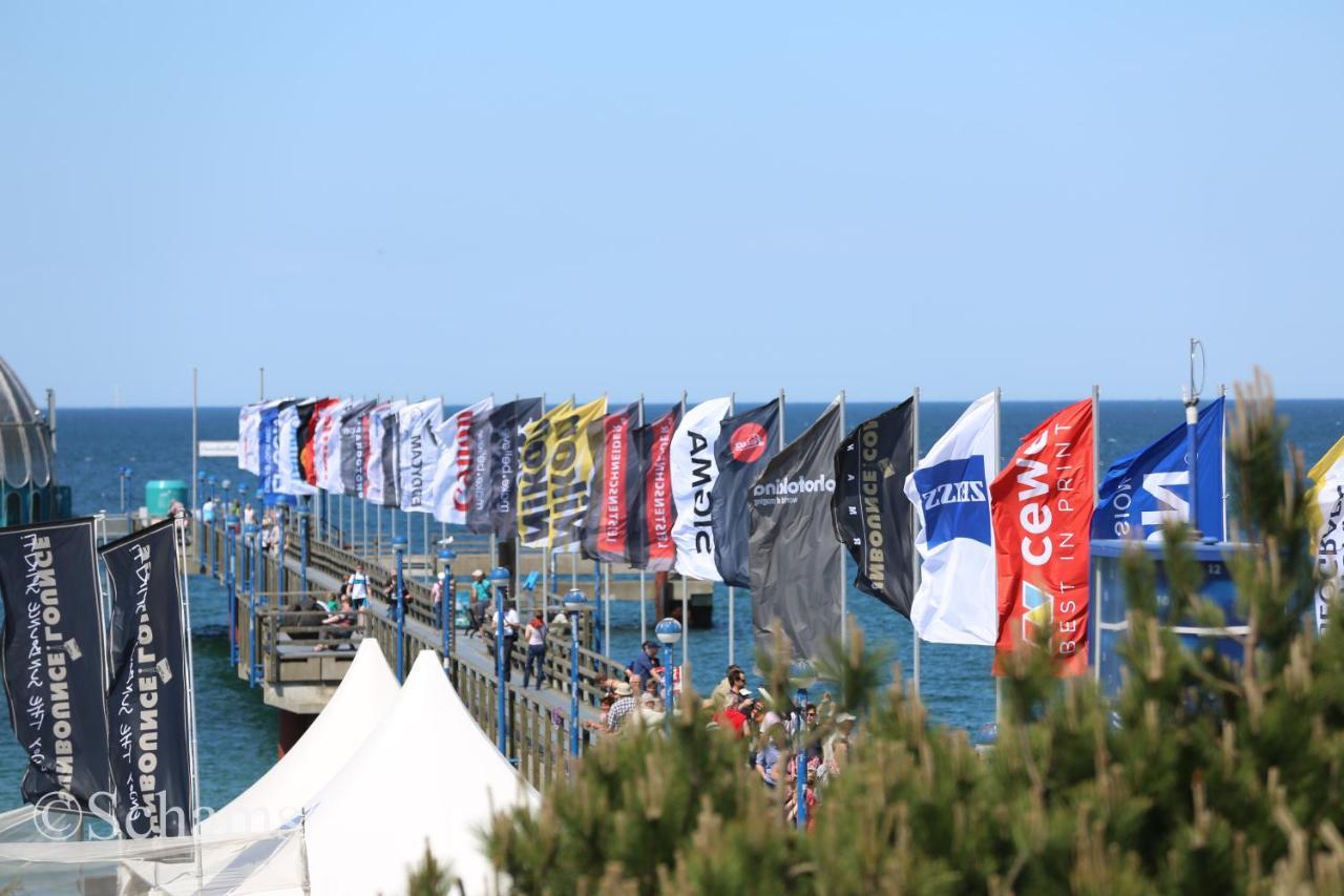 Ostseelagune Zingst, Exklusive Dhh, Strandnah, Sauna, Kamin, 3 Sz, 2 Baeder, Glasfaser, Haustierfrei, Garten Mit Suedterrasse, E-Ladesaeule, 2 Stellplaetze, Strandkorb, Fahrradschuppen, Waschmaschine, Trockner, Nichtraucher ภายนอก รูปภาพ