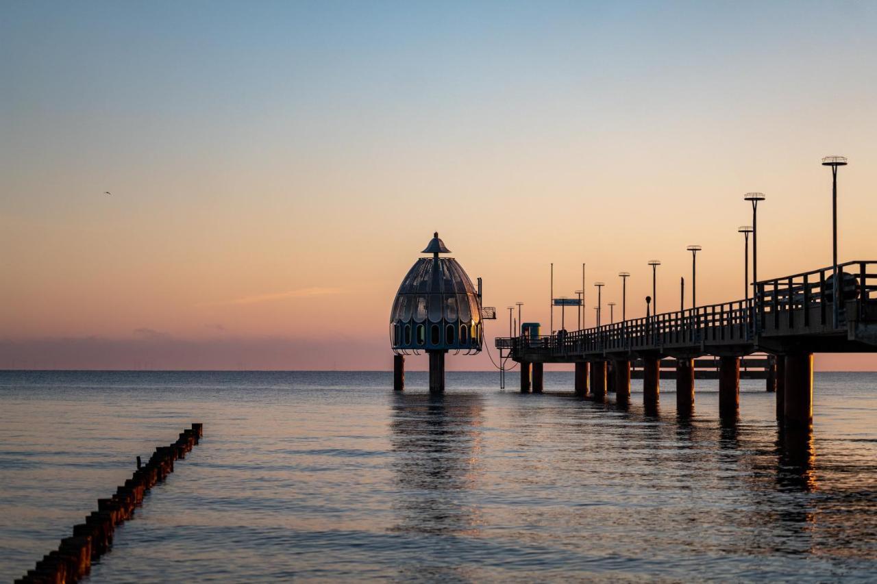 Ostseelagune Zingst, Exklusive Dhh, Strandnah, Sauna, Kamin, 3 Sz, 2 Baeder, Glasfaser, Haustierfrei, Garten Mit Suedterrasse, E-Ladesaeule, 2 Stellplaetze, Strandkorb, Fahrradschuppen, Waschmaschine, Trockner, Nichtraucher ภายนอก รูปภาพ