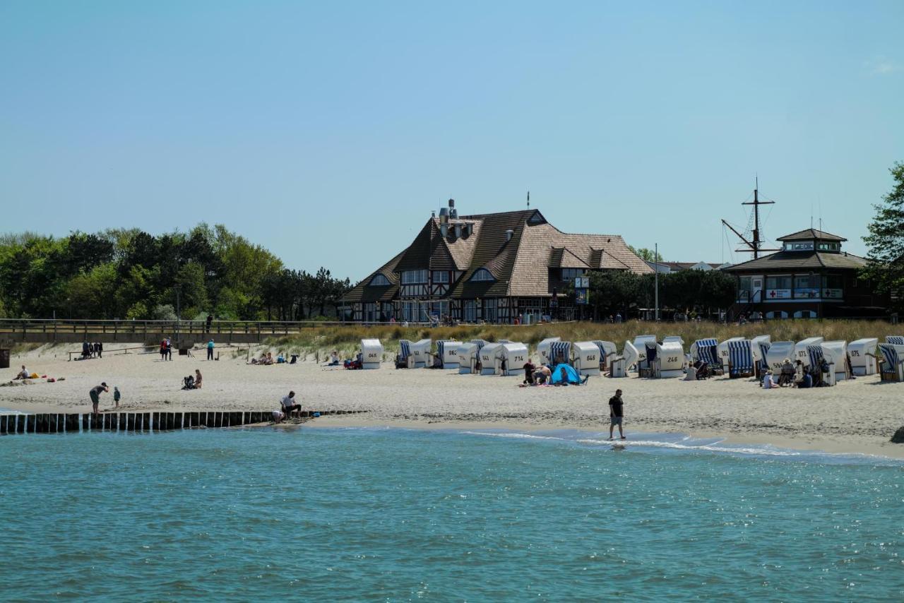Ostseelagune Zingst, Exklusive Dhh, Strandnah, Sauna, Kamin, 3 Sz, 2 Baeder, Glasfaser, Haustierfrei, Garten Mit Suedterrasse, E-Ladesaeule, 2 Stellplaetze, Strandkorb, Fahrradschuppen, Waschmaschine, Trockner, Nichtraucher ภายนอก รูปภาพ