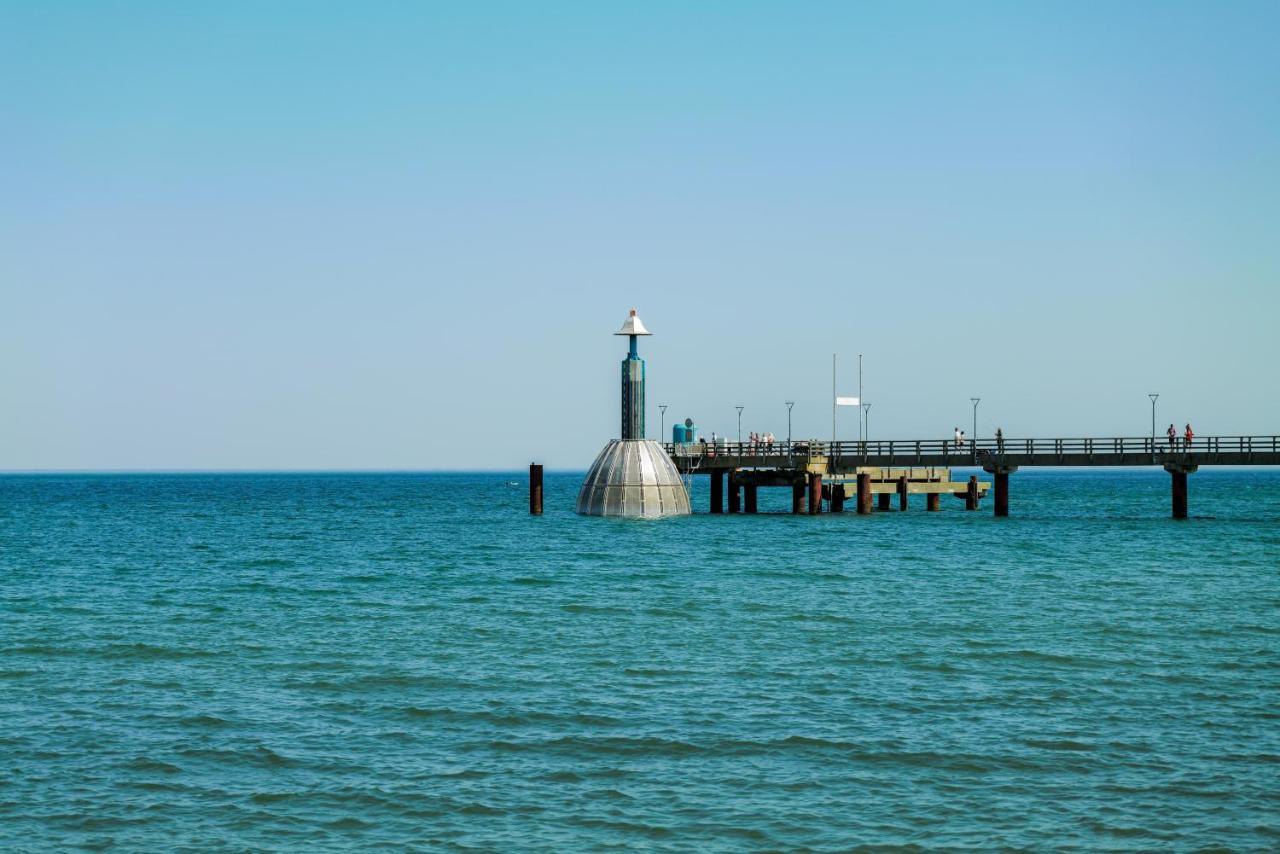 Ostseelagune Zingst, Exklusive Dhh, Strandnah, Sauna, Kamin, 3 Sz, 2 Baeder, Glasfaser, Haustierfrei, Garten Mit Suedterrasse, E-Ladesaeule, 2 Stellplaetze, Strandkorb, Fahrradschuppen, Waschmaschine, Trockner, Nichtraucher ภายนอก รูปภาพ